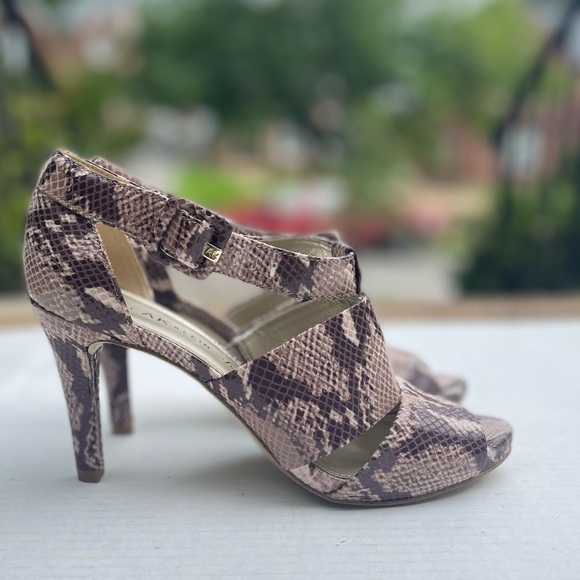 Anne Klein Sandals - Picture 2 of 14